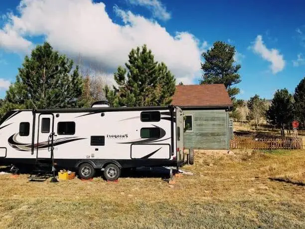 What states can you live in an RV full-time?